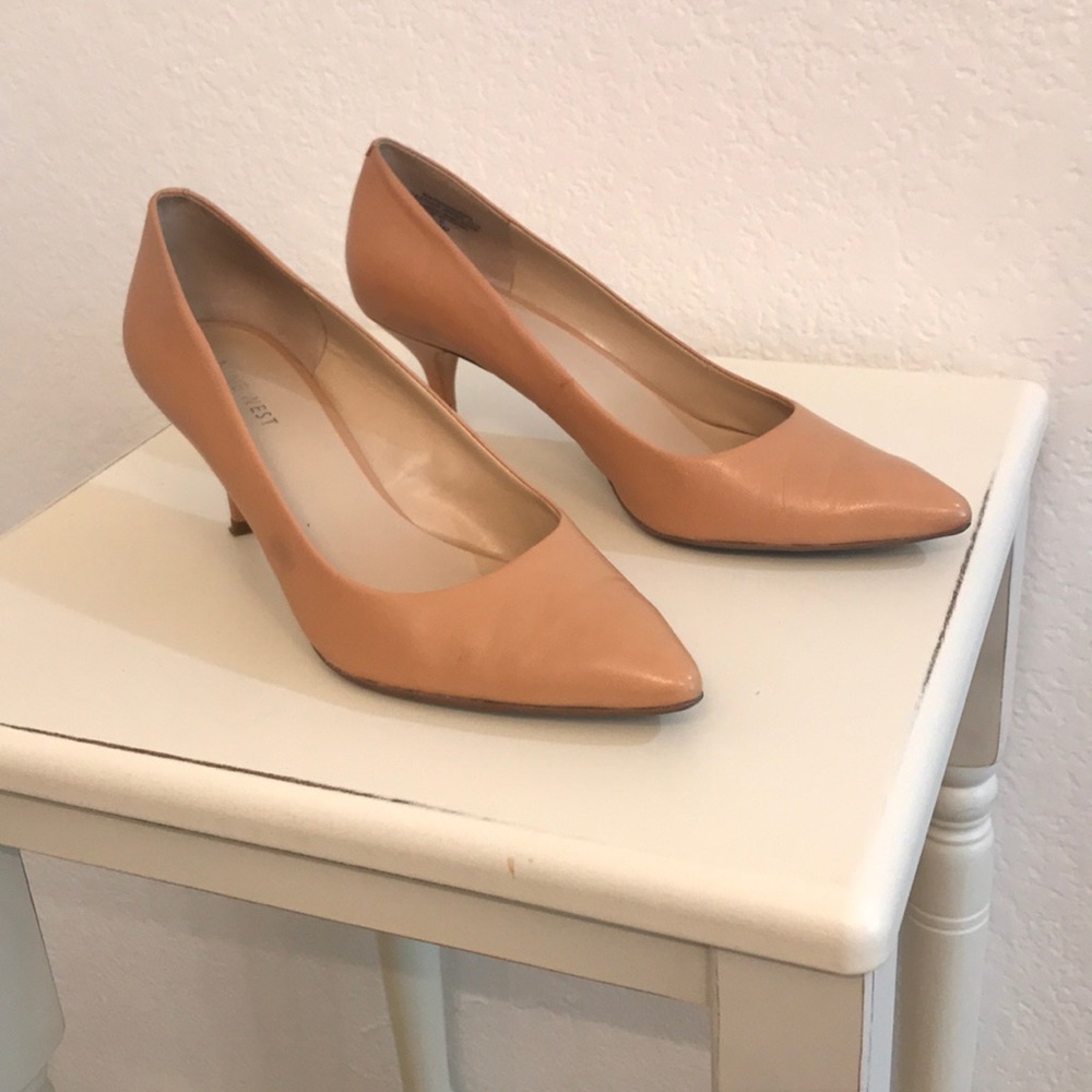 Nine West nude pumps